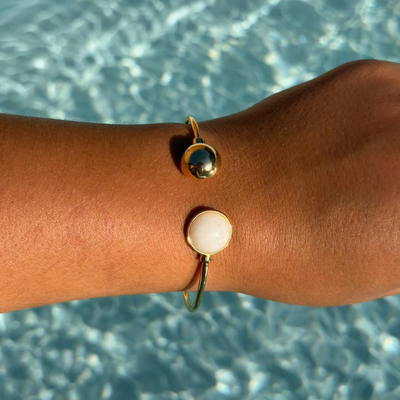 Esclava con cuarzo blanco dorada