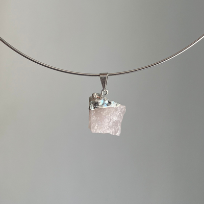 Cuarzo rosa con baño de plata