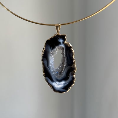 Geoda natural con baño dorado 