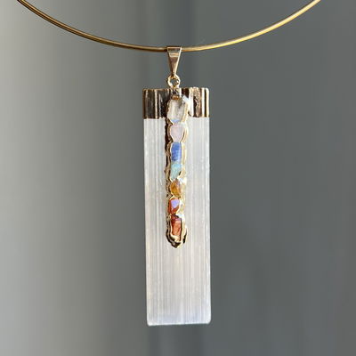 Selenita con chakras dorado