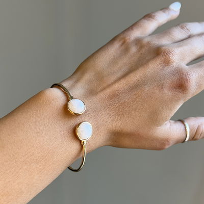 Esclava doble cuarzo blanco dorada 