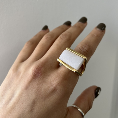 Anillo rectangular cuarzo blanco