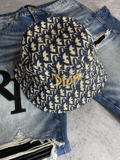 DIOR