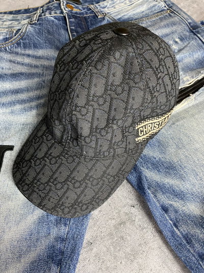 DIOR