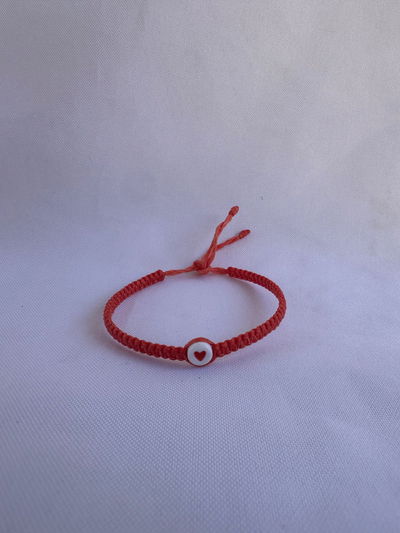 Pulsera macramé corazón