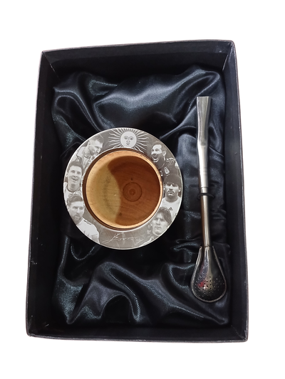 Colección Lionel Messi Gracias Capitán — (Mate de algarrobo)