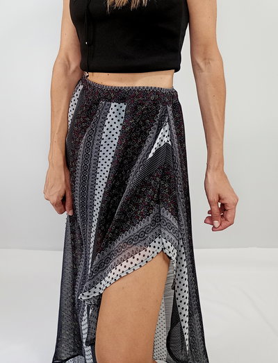 Falda Irregular Negra