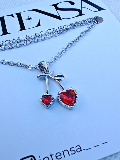 COLLAR AQ CHERRY CORAZÓN 