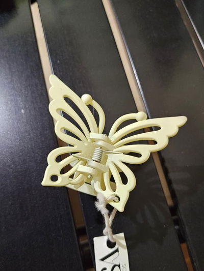 BROCHE MARIPOSA CREMA