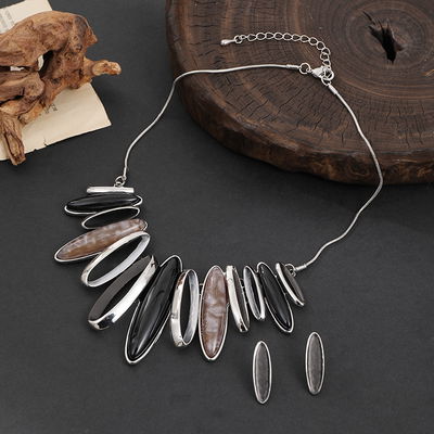 Conjunto Collar y Aros Queen de Aleación de Zinc