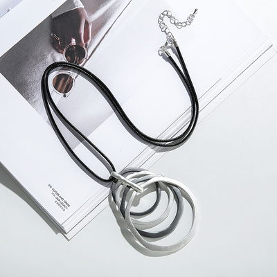 Collar Largo con Cordón Giovana Libre de Níquel