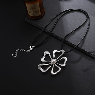 Collar Largo con Cordón Jazmín