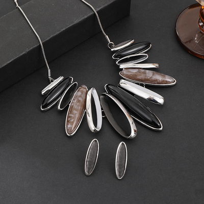 Conjunto Collar y Aros Queen de Aleación de Zinc