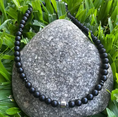 Collar de Ónix Mate y Hematites con Centro de Acero