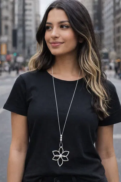 Collar Plateado Regulable con Dije Margarita de Aleación de Zinc