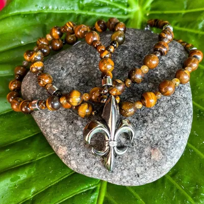 Collar Rosario Largo de Ojo de Tigre con Dije Flor de Lis