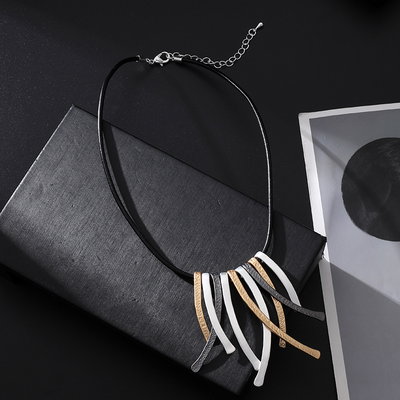 Collar Cordón Negro Con Dijes Colgantes Tricolor Texturados