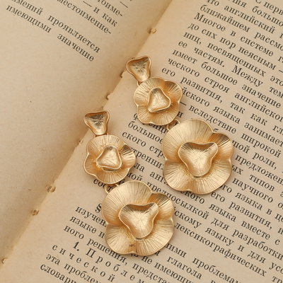 Aros Flor Dorados en Aleación de Zinc