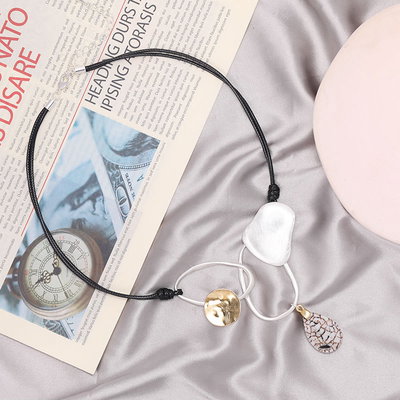 Collar Cordón Negro Con Dije Irregular Tricolor Y Gota Marmolada