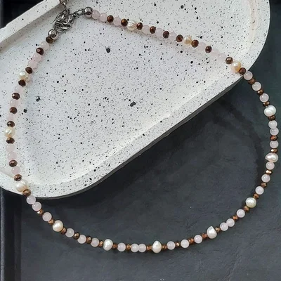 Collar Piedras Naturales Cuarzo Rosa y Perla de Agua Dulce | NEMAmor