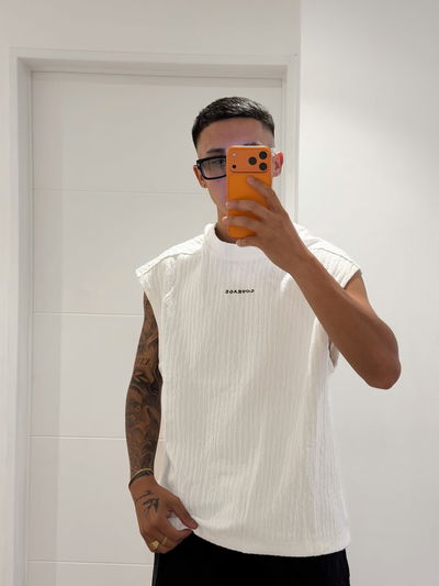 Musculosa Blanca y Negra