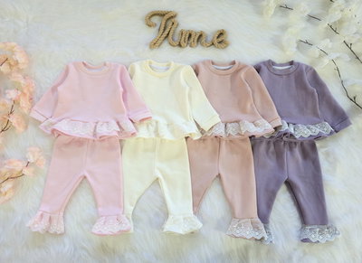 Conjunto buzo + babucha volado puntilla beba - PACK X5