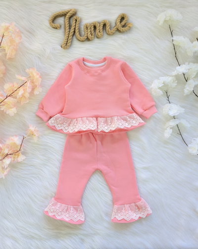 Conjunto buzo + babucha volado puntilla beba - PACK X5