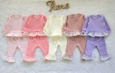 Conjunto buzo + babucha volado puntilla beba - PACK X5
