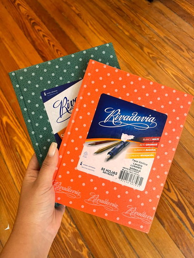 Cuaderno Rivadavia N°1 rayado x 50 hojas a lunares