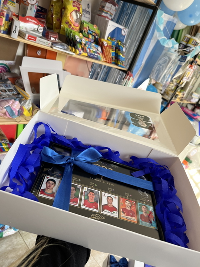 Caja + Cuadro Mundialista de CR7 Cristiano 