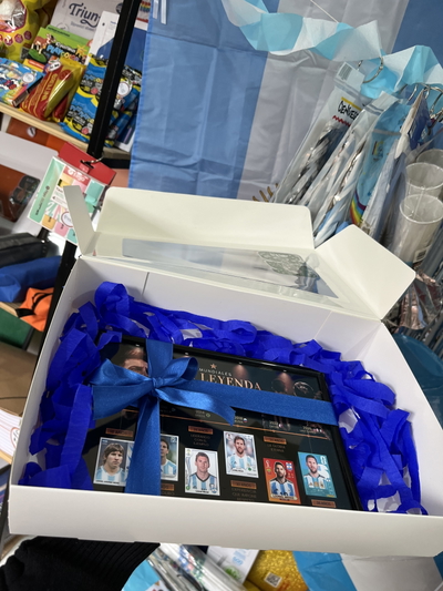 Caja + Cuadro Mundialista de Messi argentina
