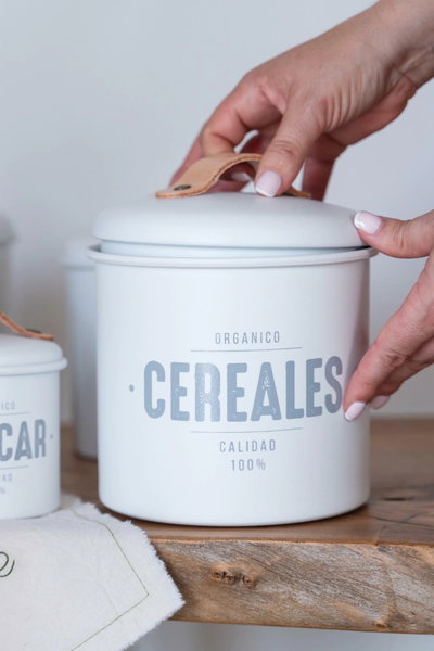 Lata Cereales con manija de cuerina