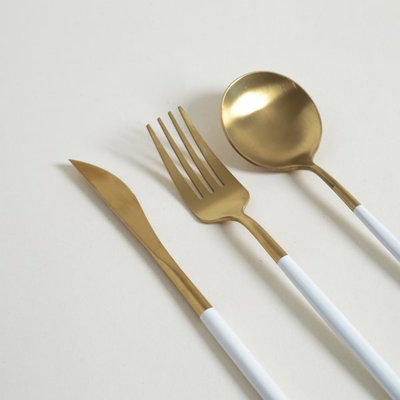Set de Cubiertos x3 Dorado y Blanco