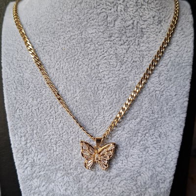 ✨COLLAR MARIPOSA CON CRISTALES✨