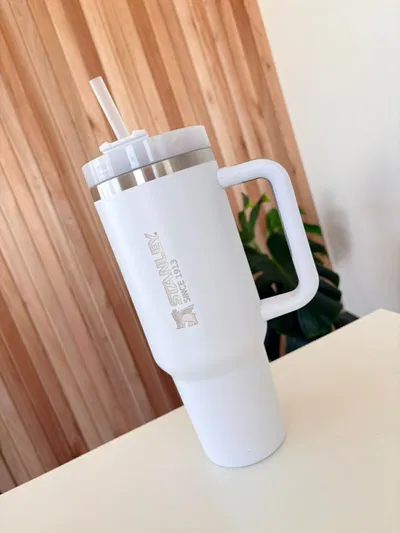 Vaso Quencher Imitación Stanley 1.300 ml - Blanco