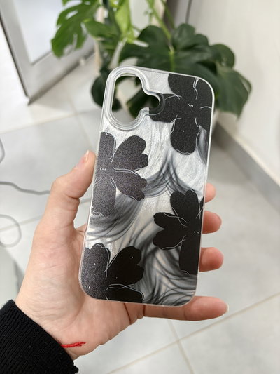 Funda Flores black - Iph 17