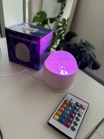 Esfera luz de proyección con efecto aurora boreal