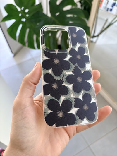 Funda Margaritas oscuras - Iph 15 PRO