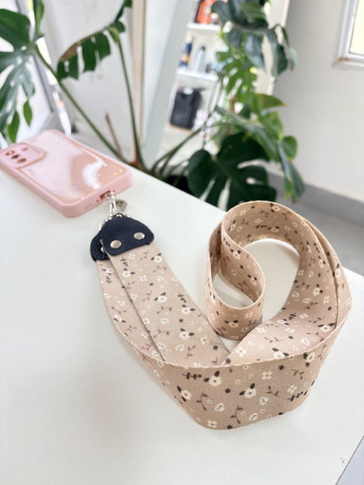 Correa colgante para celular - Beige flores