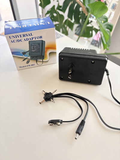 UNIVERSAL AC-DC ADAPTOR TW-003