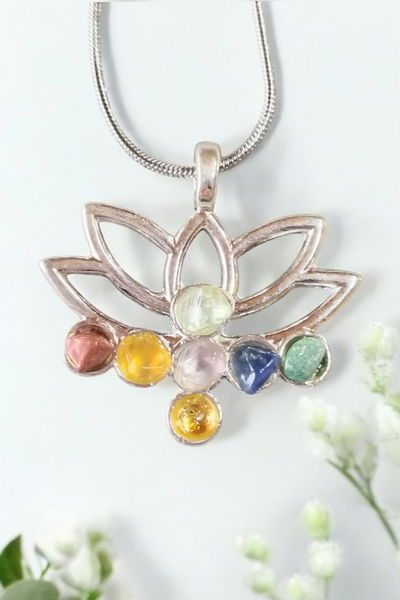 Collar. Flor de Loto. 7 Chakras