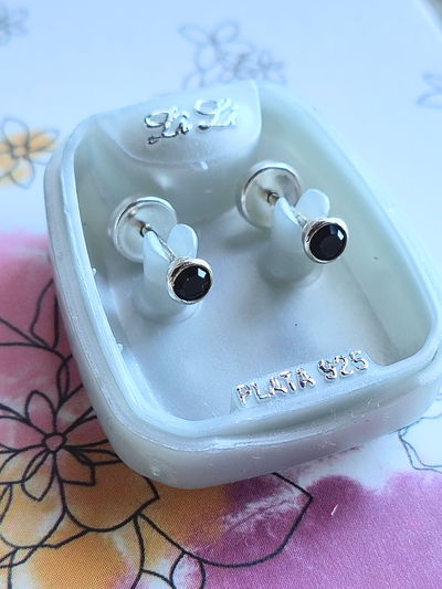 Abridor Li Li. Modelo 5021. Piedra Engarzada Chica Negro. Línea Plata 925