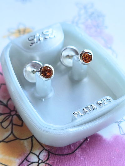 Abridor Li Li. Modelo 5021. Piedra Engarzada Chica Naranja. Línea Plata 925