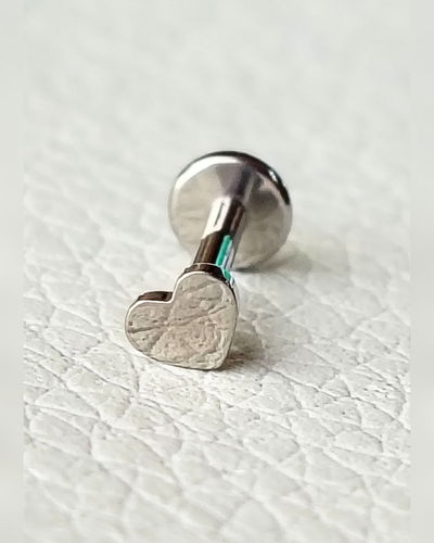 Labret. Corazón Liso