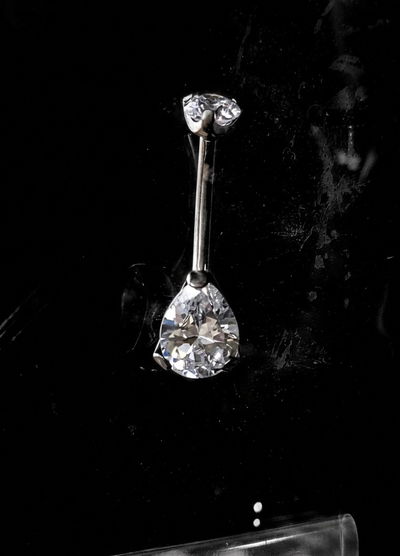 Ombligo. Banana Gota Cristal Blanco. Largo 12 mm