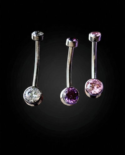 Ombligo. Banana Minimalista Cristal. Blanco. Purpura y Rosa