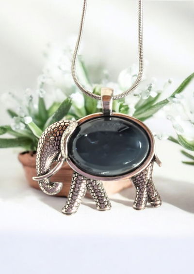 Collar. Elefante (Ágata Negra)