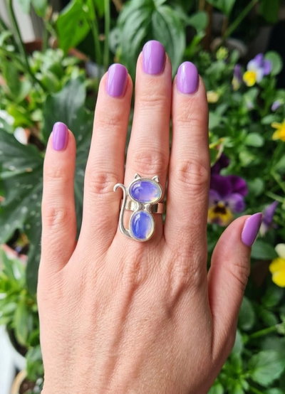 Anillo Regulable. Bañado en Plata. Gatito (Opalina)