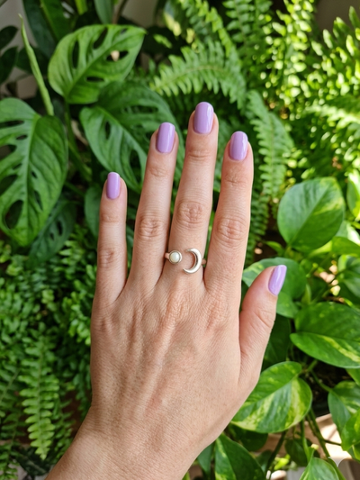 Anillo Regulable. Bañado en Plata. Luna (Cuarzo Blanco)