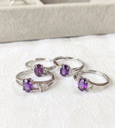 Anillo Regulable. Niquelado. Amatista Facetada